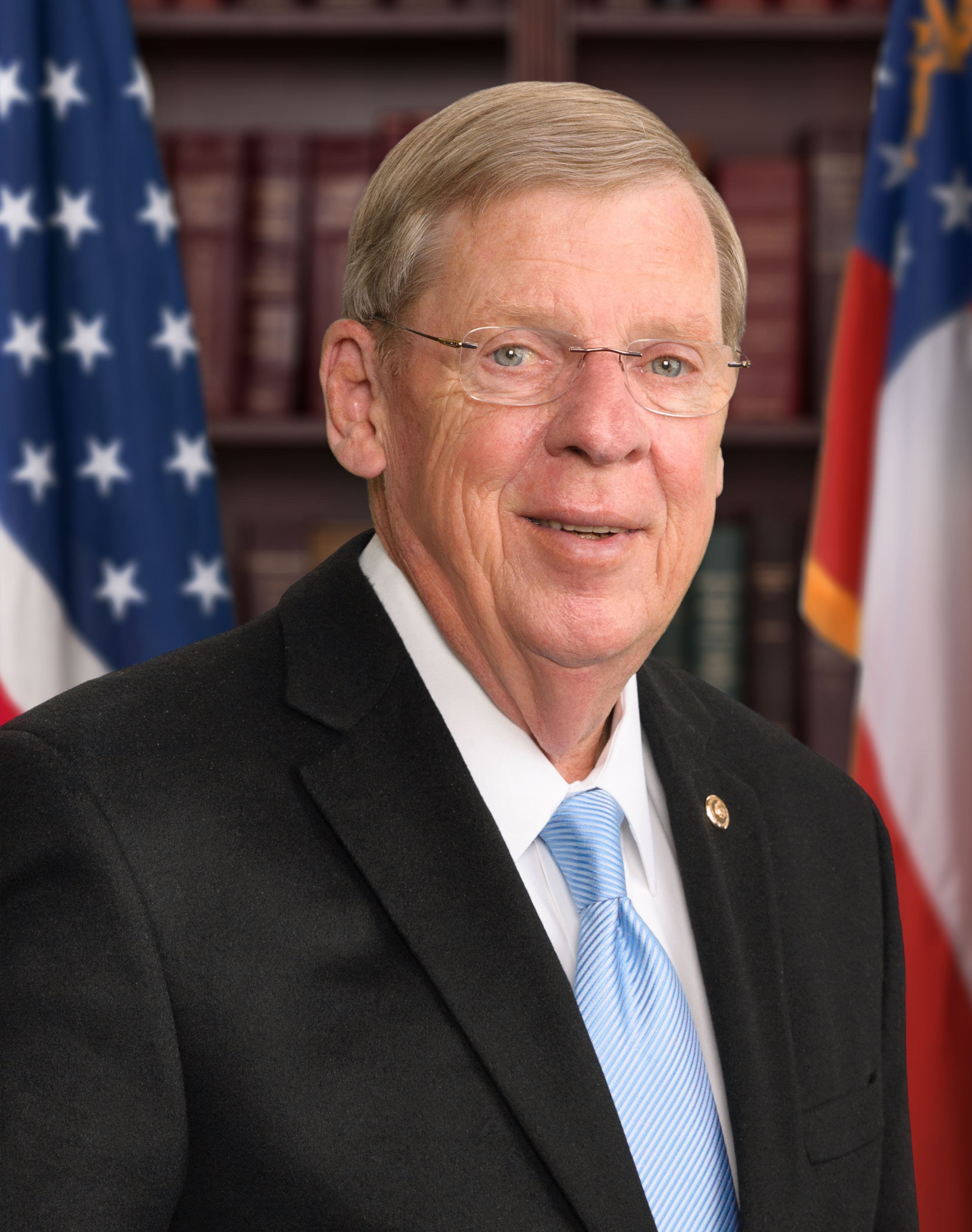 Johnny Isakson portrait with American and Georgia flags in the background