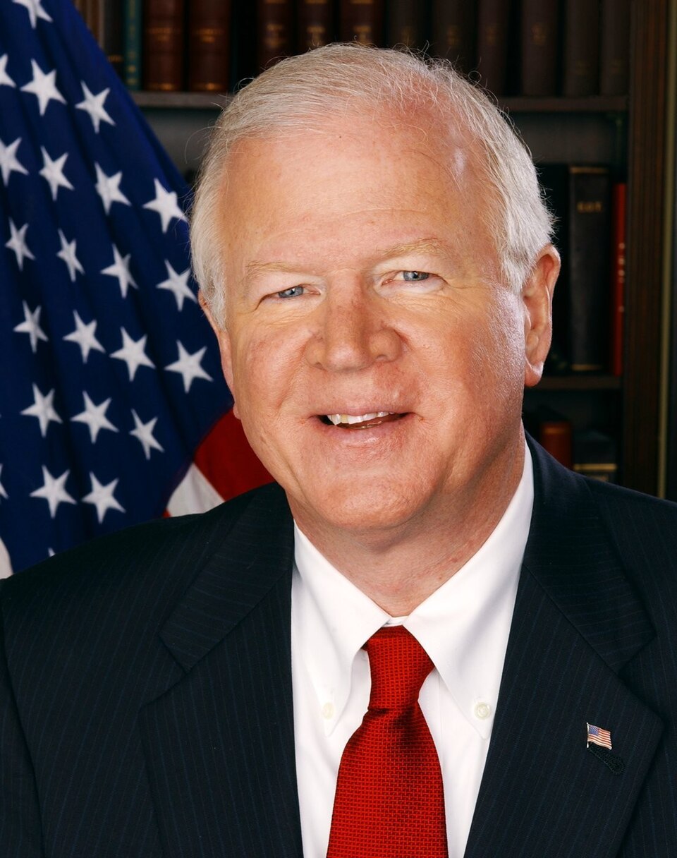 Saxby Chambliss portrait with American flag in the background